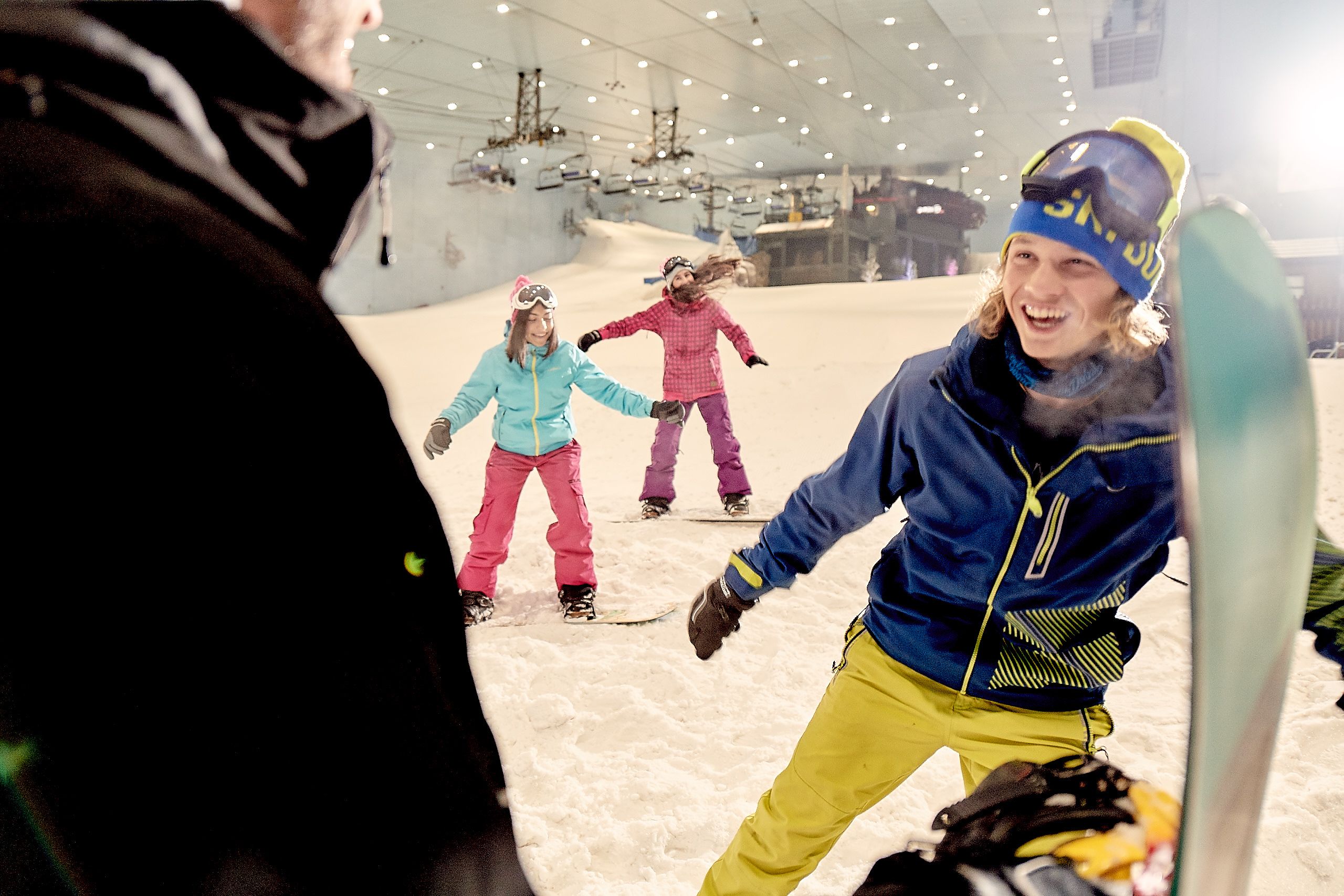 skidubai-skischool-snowboarding
