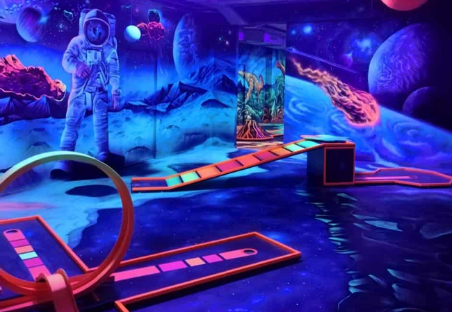 3d-blacklight-minigolf-dubai-images-3